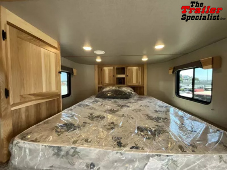 New 2026 Lakota COLT 13FT LQ 3H SLANT GN Horse Trailer