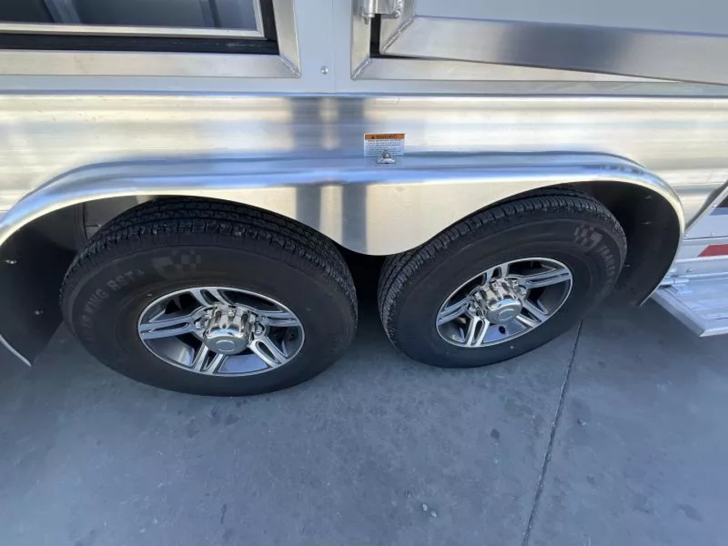 New 2026 Lakota CHARGER 3H SLANT 9FT LQ Horse Trailer