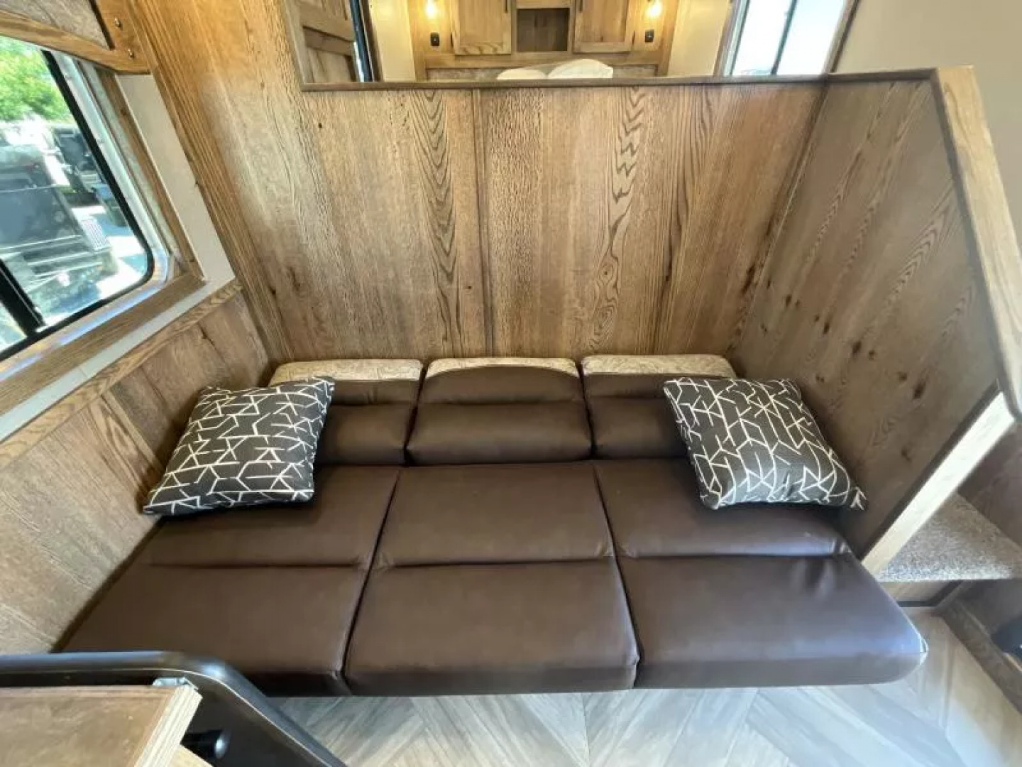 New 2026 Lakota CHARGER 3H SLANT 9FT LQ Horse Trailer