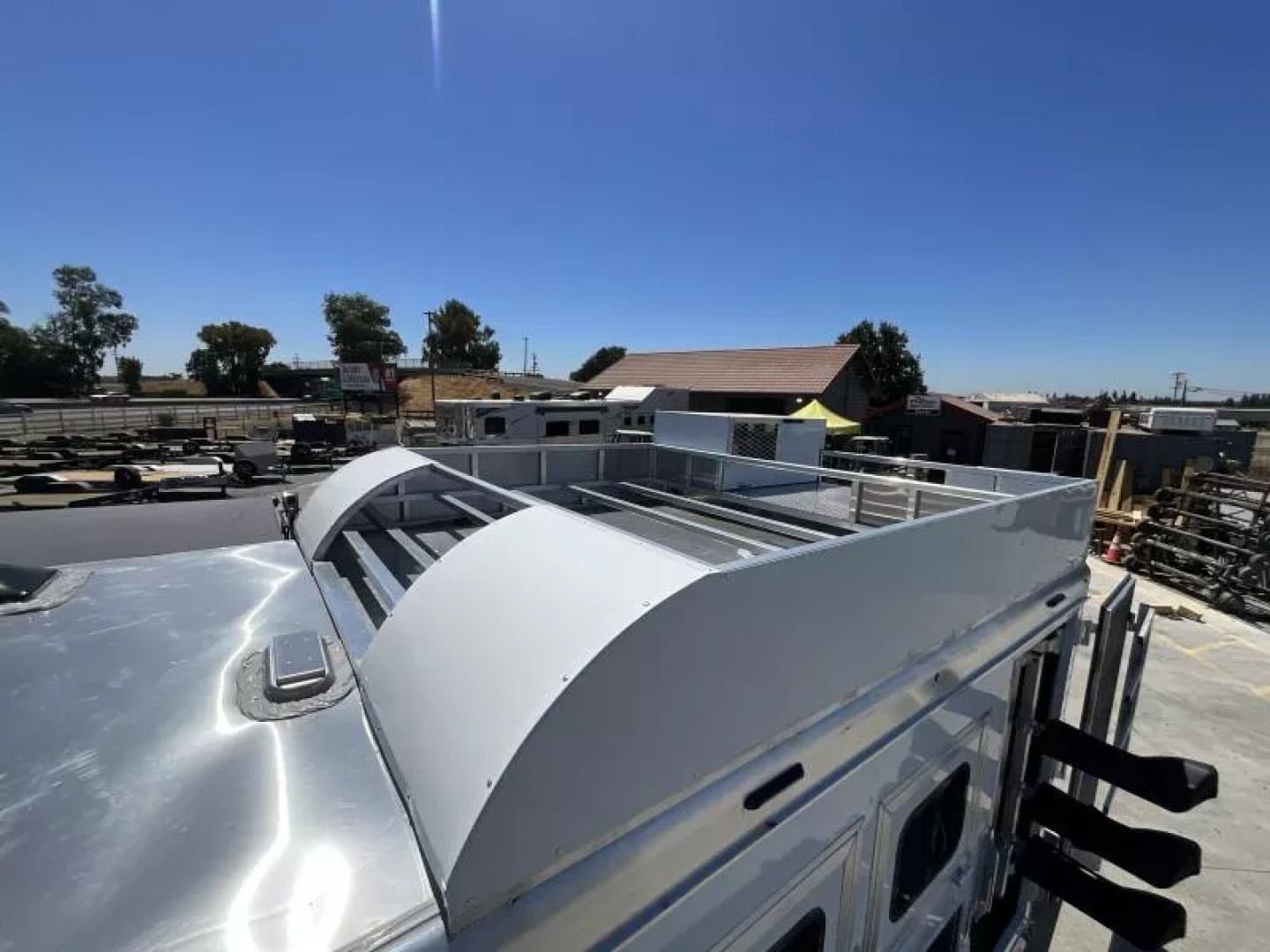 New 2026 Lakota CHARGER 3H SLANT 9FT LQ Horse Trailer