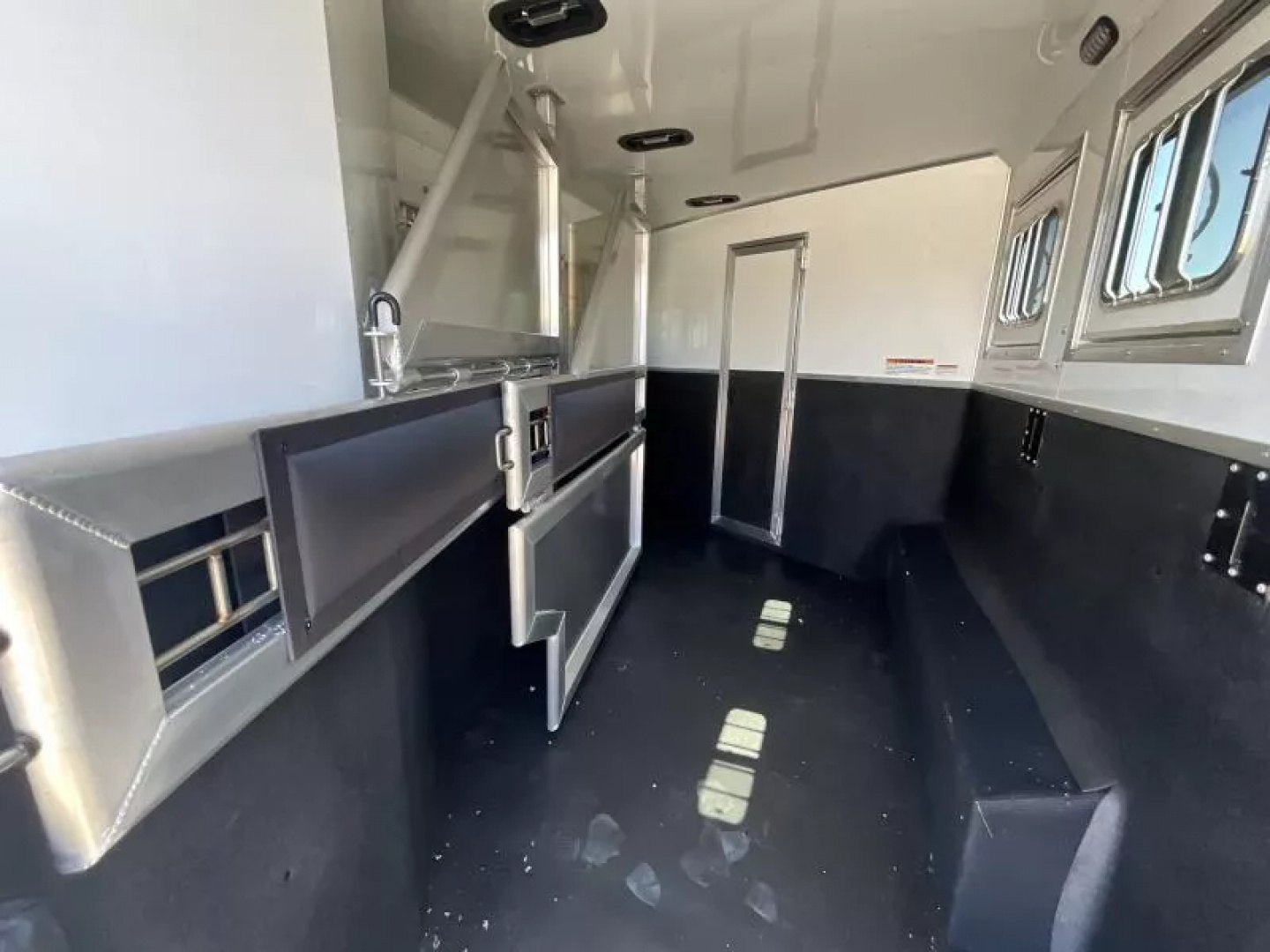 New 2026 Lakota CHARGER 3H SLANT 9FT LQ Horse Trailer