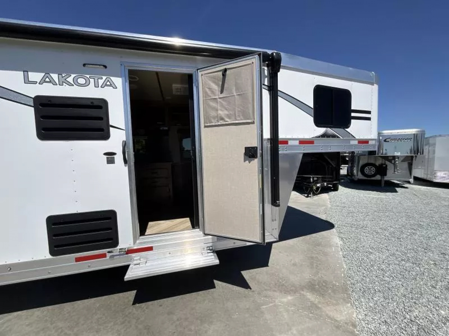 New 2026 Lakota CHARGER 3H SLANT 9FT LQ Horse Trailer