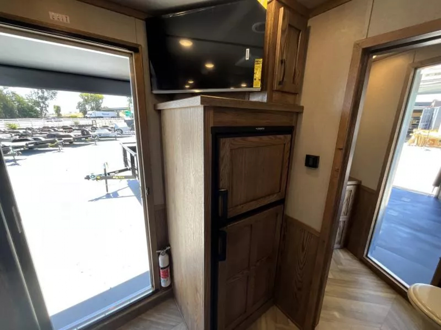 New 2026 Lakota CHARGER 3H SLANT 9FT LQ Horse Trailer