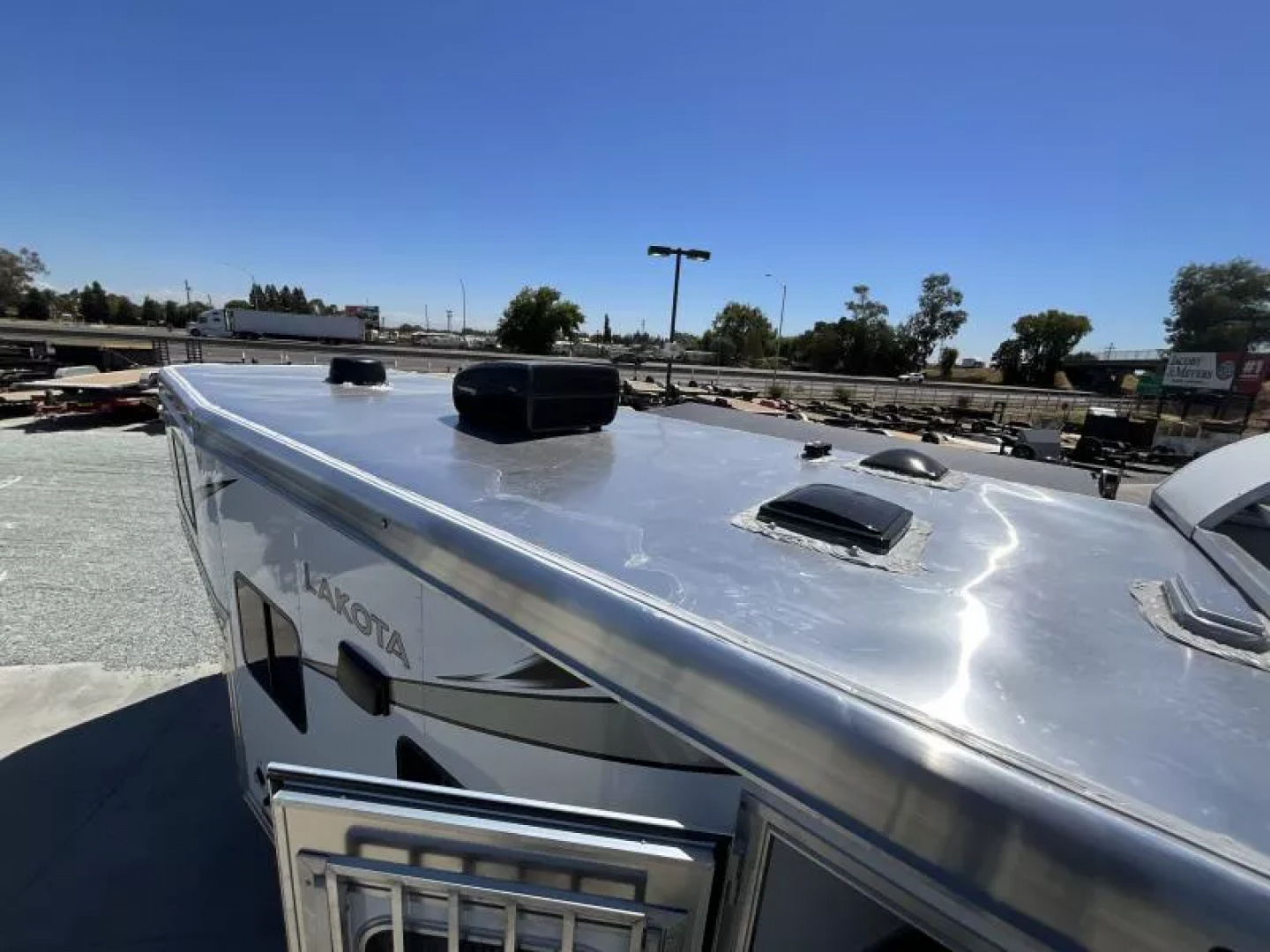 New 2026 Lakota CHARGER 3H SLANT 9FT LQ Horse Trailer