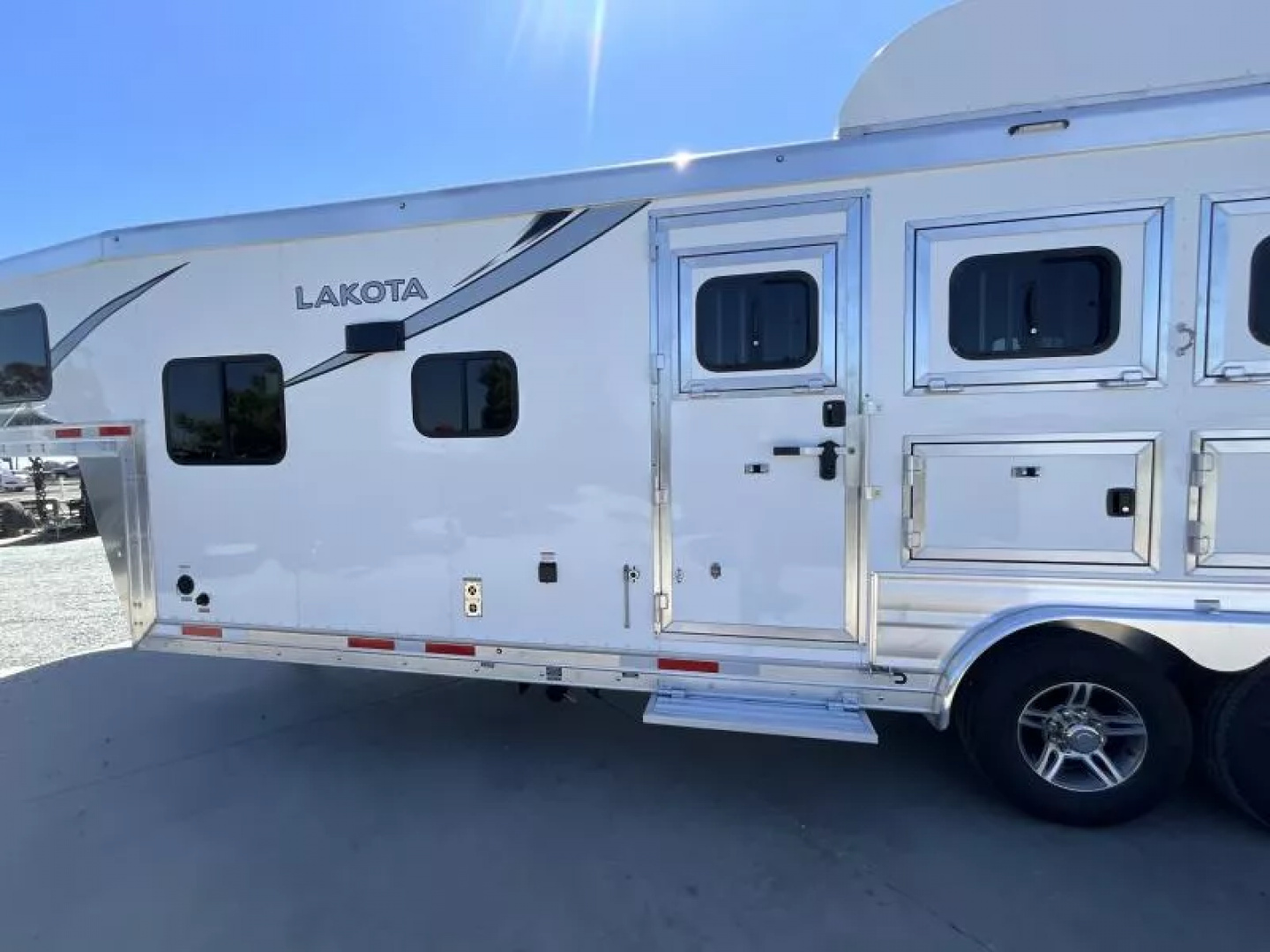 New 2026 Lakota CHARGER 3H SLANT 9FT LQ Horse Trailer
