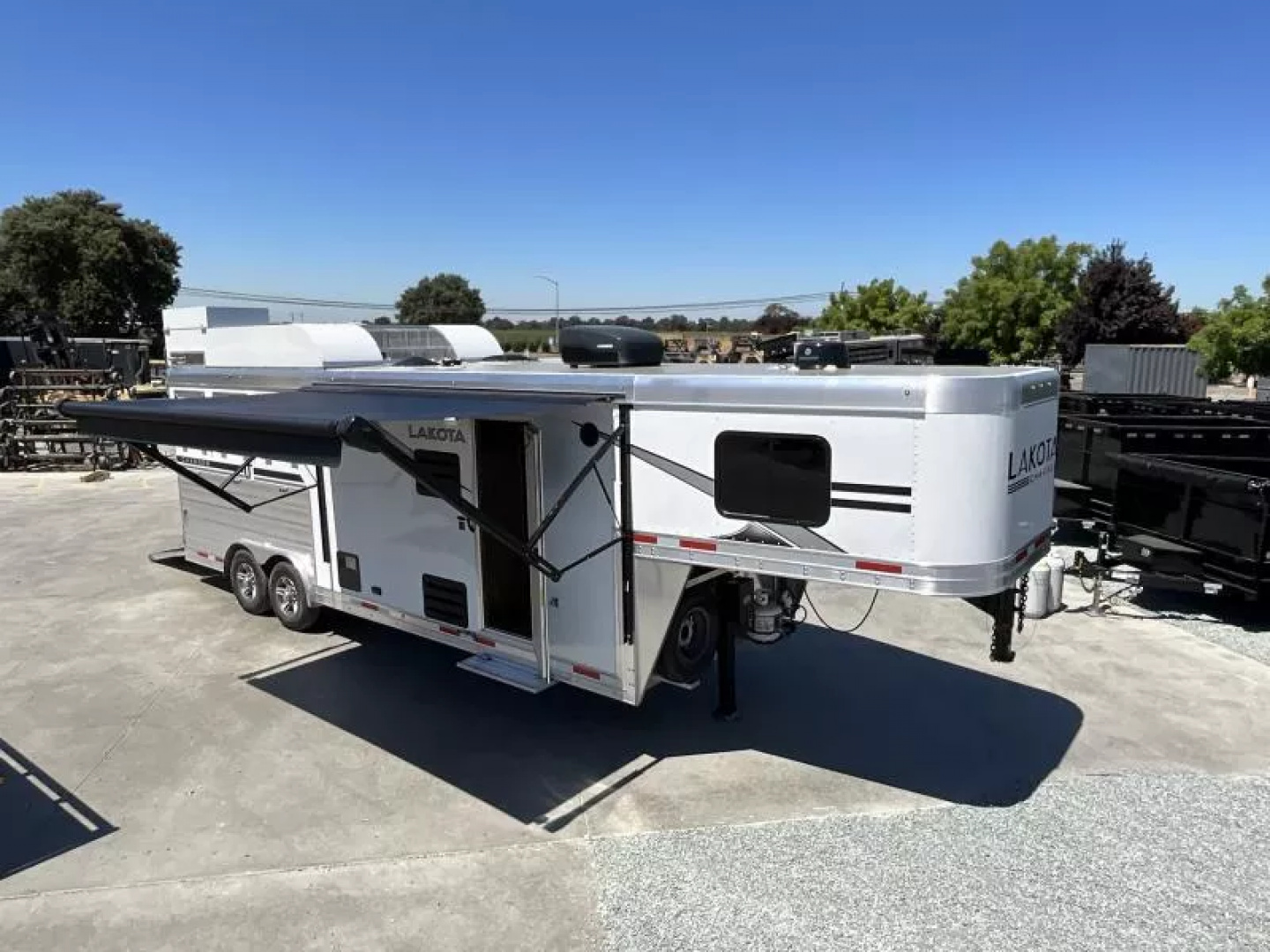 New 2026 Lakota CHARGER 3H SLANT 9FT LQ Horse Trailer