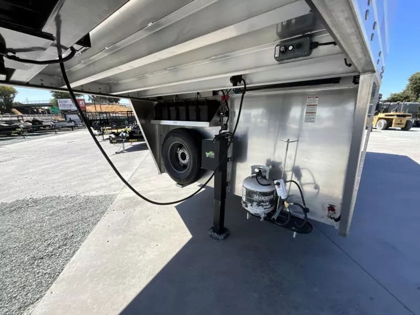 New 2026 Lakota CHARGER 3H SLANT 9FT LQ Horse Trailer