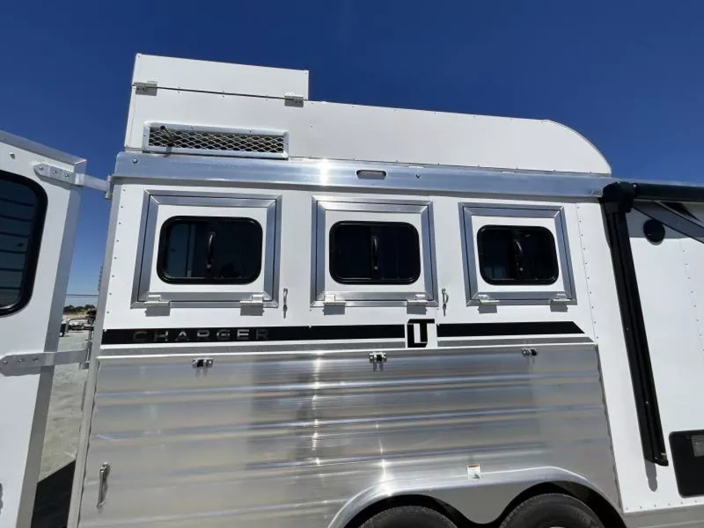 New 2026 Lakota CHARGER 3H SLANT 9FT LQ Horse Trailer