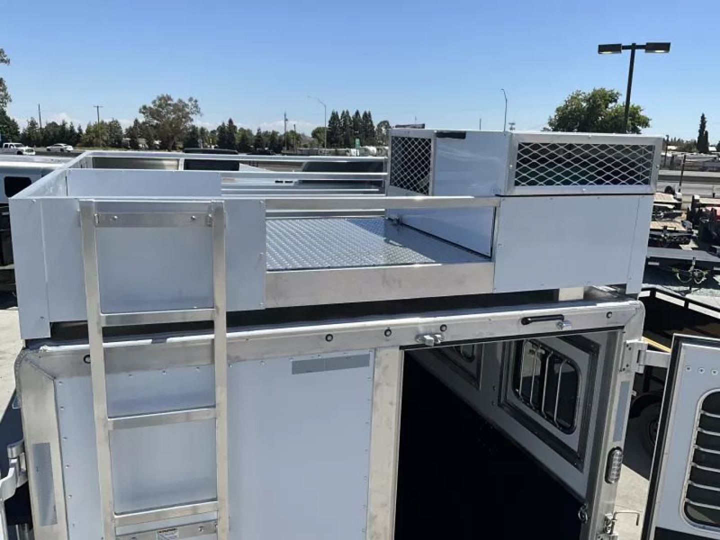 New 2026 Lakota CHARGER 3H SLANT 9FT LQ Horse Trailer