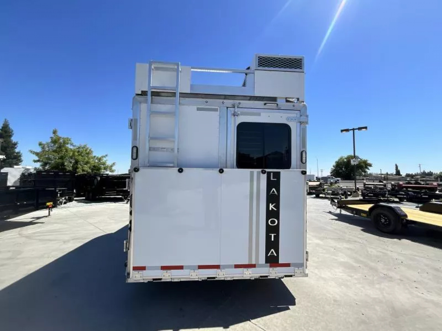 New 2026 Lakota CHARGER 3H SLANT 9FT LQ Horse Trailer