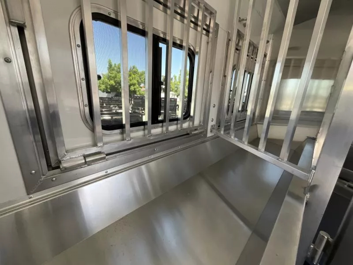 New 2026 Lakota CHARGER 3H SLANT 9FT LQ Horse Trailer