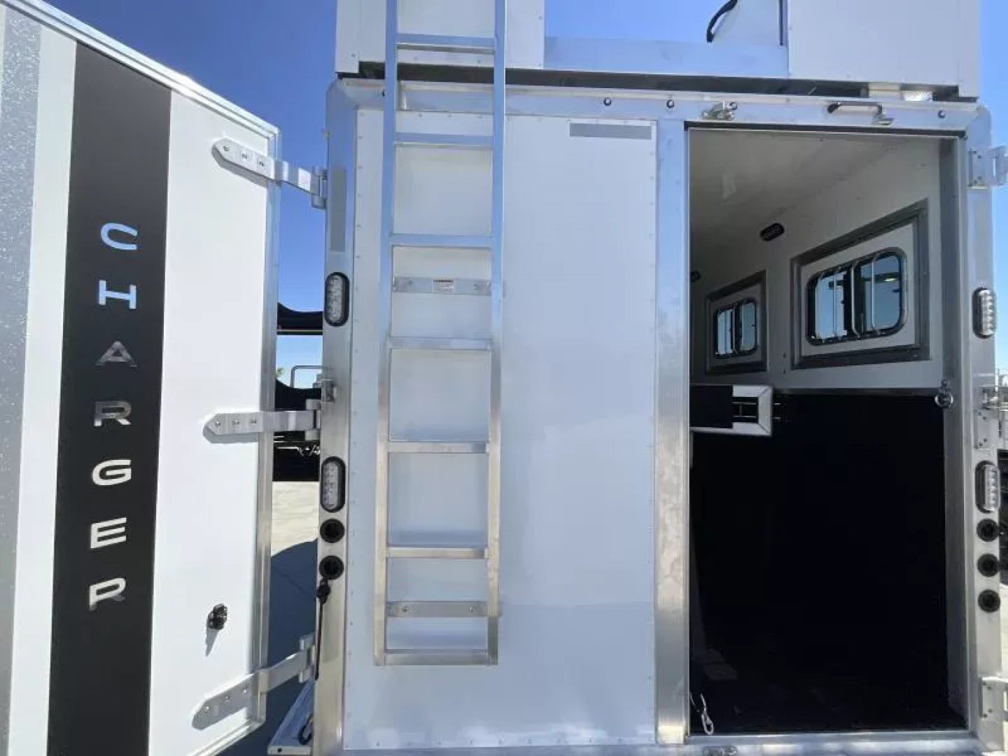 New 2026 Lakota CHARGER 3H SLANT 9FT LQ Horse Trailer