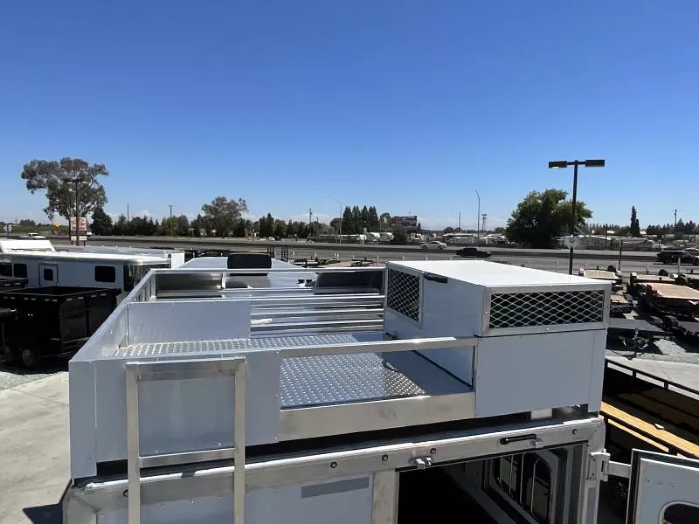 New 2026 Lakota CHARGER 3H SLANT 9FT LQ Horse Trailer