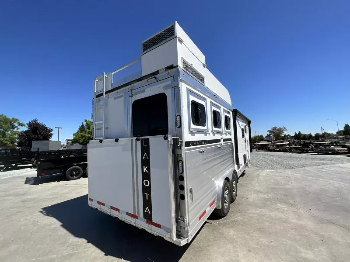 New 2026 Lakota CHARGER 3H SLANT 9FT LQ Horse Trailer