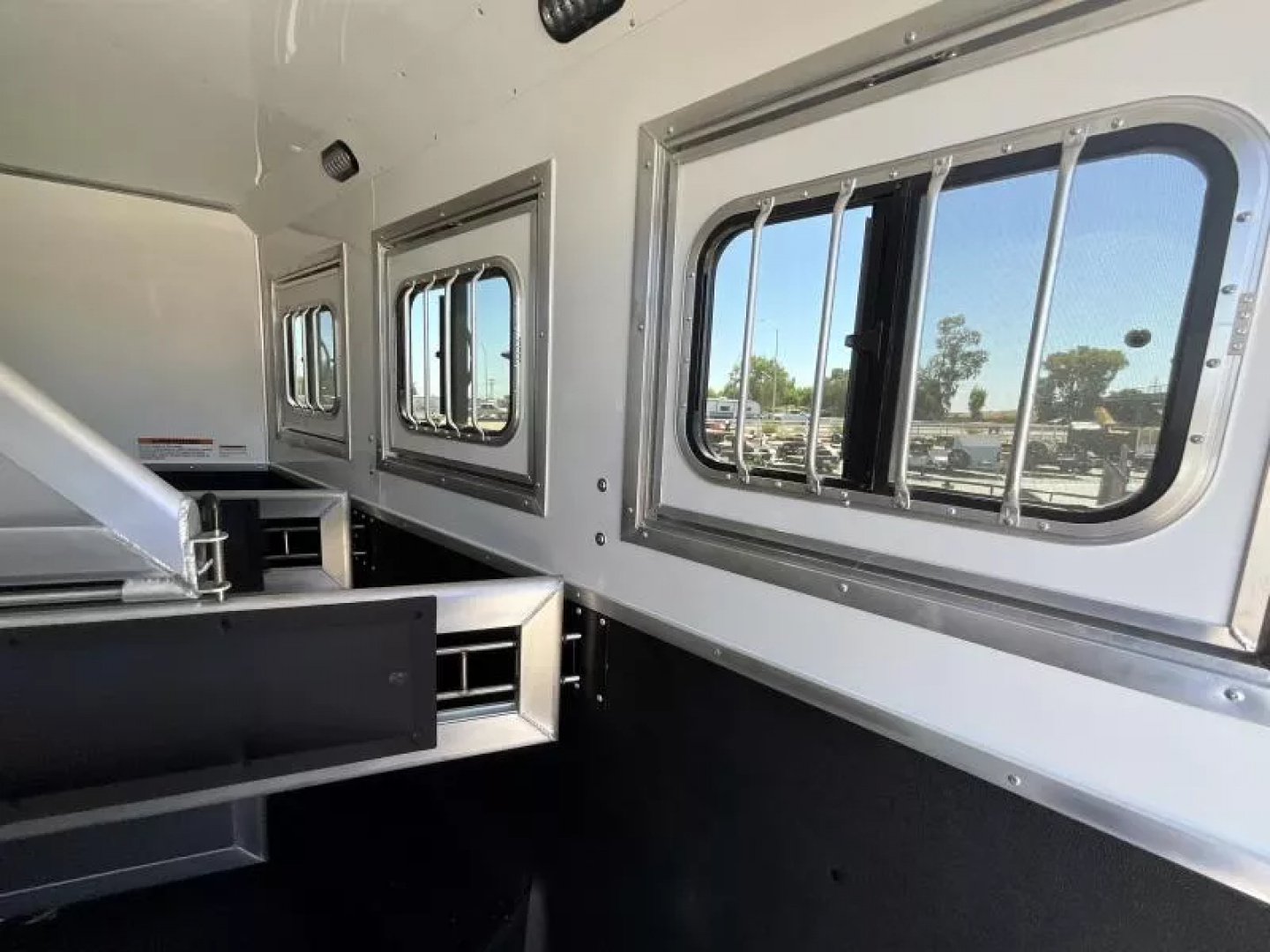 New 2026 Lakota CHARGER 3H SLANT 9FT LQ Horse Trailer