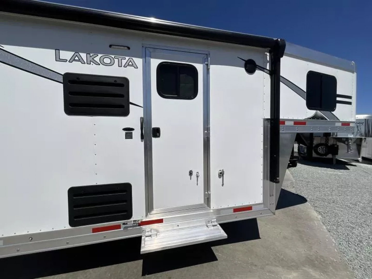 New 2026 Lakota CHARGER 3H SLANT 9FT LQ Horse Trailer