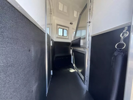 New 2026 Lakota CHARGER 3H SLANT 9FT LQ Horse Trailer