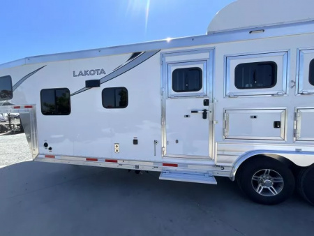 New 2026 Lakota CHARGER 3H SLANT 9FT LQ Horse Trailer