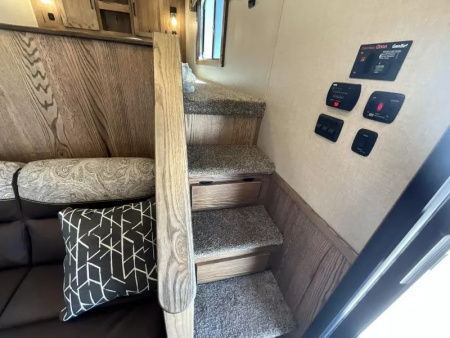 New 2026 Lakota CHARGER 3H SLANT 9FT LQ Horse Trailer