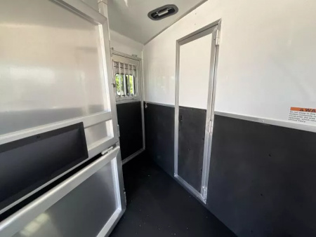 New 2026 Lakota CHARGER 3H SLANT 9FT LQ Horse Trailer