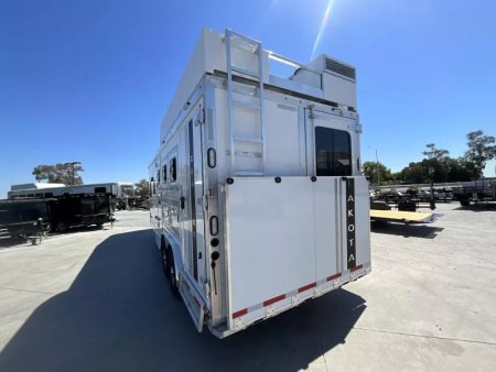 New 2026 Lakota CHARGER 3H SLANT 9FT LQ Horse Trailer