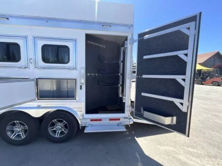 New 2026 Lakota CHARGER 3H SLANT 9FT LQ Horse Trailer
