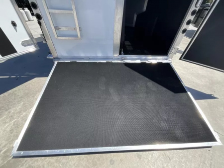 New 2026 Lakota CHARGER 3H SLANT 9FT LQ Horse Trailer