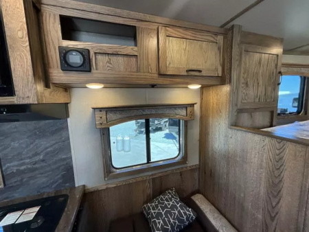 New 2026 Lakota CHARGER 3H SLANT 9FT LQ Horse Trailer