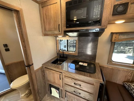 New 2026 Lakota CHARGER 3H SLANT 9FT LQ Horse Trailer