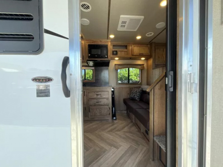 New 2026 Lakota CHARGER 3H SLANT 9FT LQ Horse Trailer