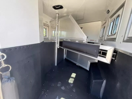 New 2026 Lakota CHARGER 3H SLANT 9FT LQ Horse Trailer