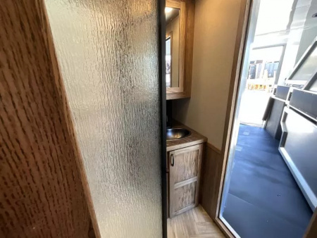 New 2026 Lakota CHARGER 3H SLANT 9FT LQ Horse Trailer