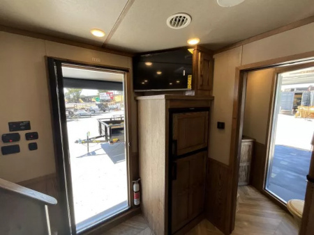 New 2026 Lakota CHARGER 3H SLANT 9FT LQ Horse Trailer