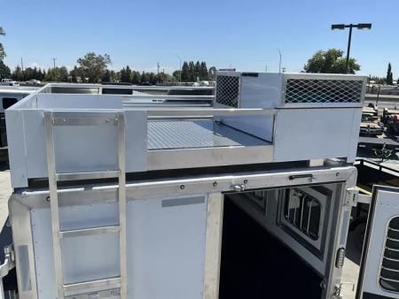 New 2026 Lakota CHARGER 3H SLANT 9FT LQ Horse Trailer