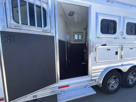 New 2026 Lakota CHARGER 3H SLANT 9FT LQ Horse Trailer