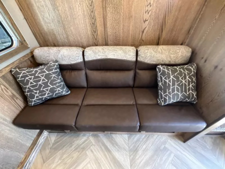 New 2026 Lakota CHARGER 3H SLANT 9FT LQ Horse Trailer