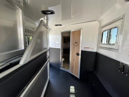 New 2026 Lakota CHARGER 3H SLANT 9FT LQ Horse Trailer