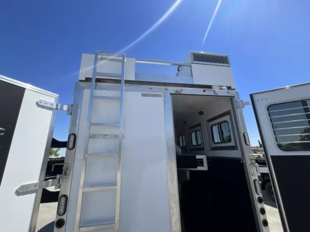 New 2026 Lakota CHARGER 3H SLANT 9FT LQ Horse Trailer