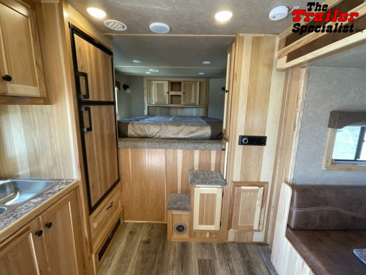 New 2024 Lakota CHARGER 4H GN LQ Horse Trailer