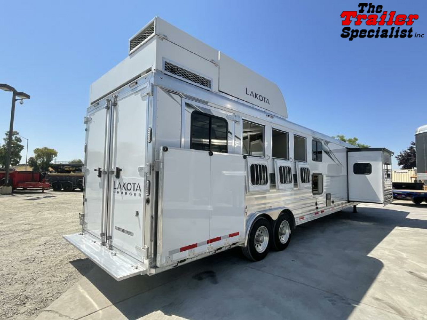 New 2024 Lakota CHARGER 4H GN LQ Horse Trailer
