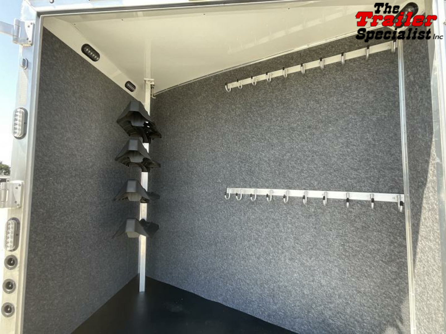 New 2024 Lakota CHARGER 4H GN LQ Horse Trailer