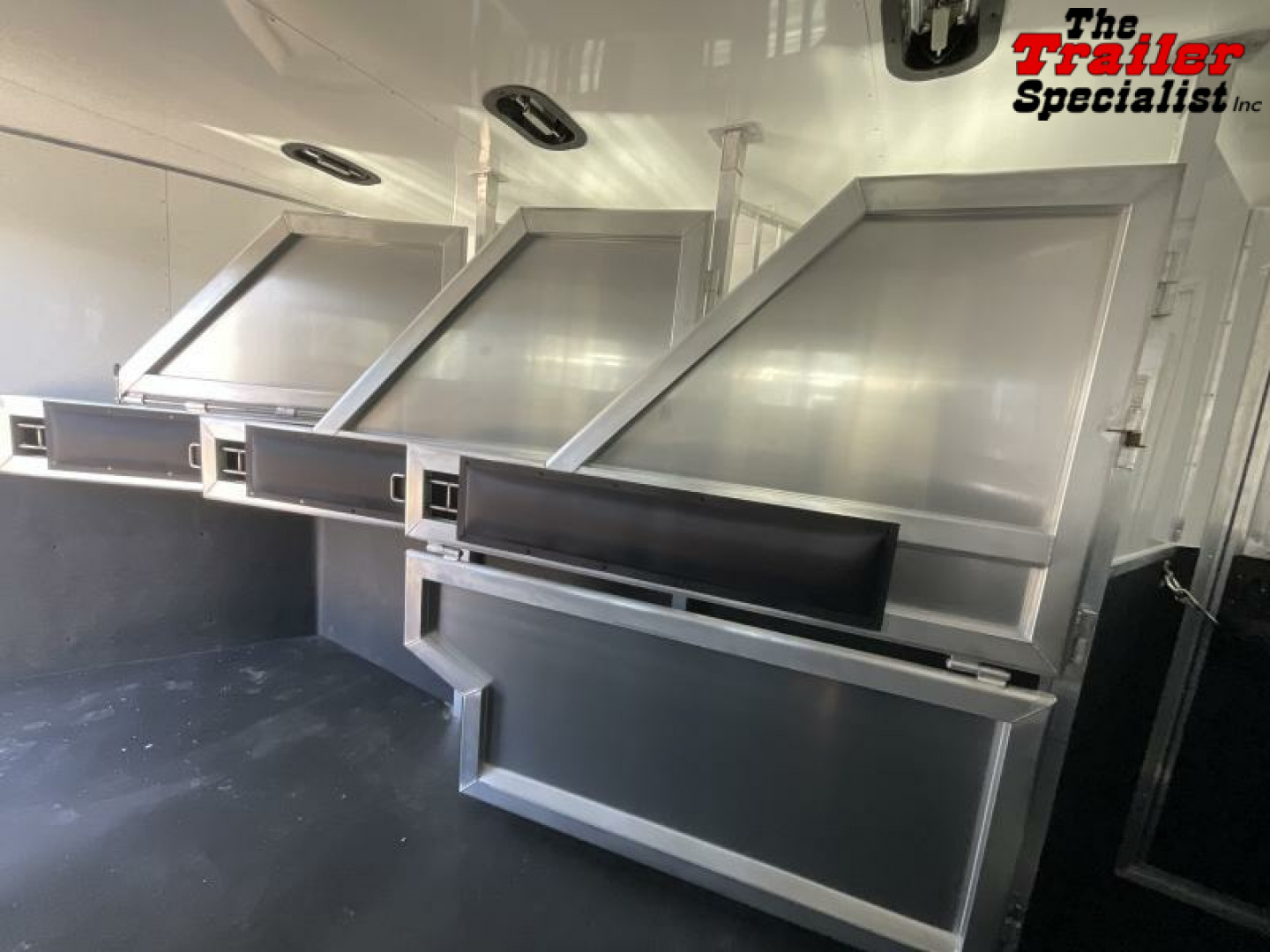 New 2024 Lakota CHARGER 4H GN LQ Horse Trailer