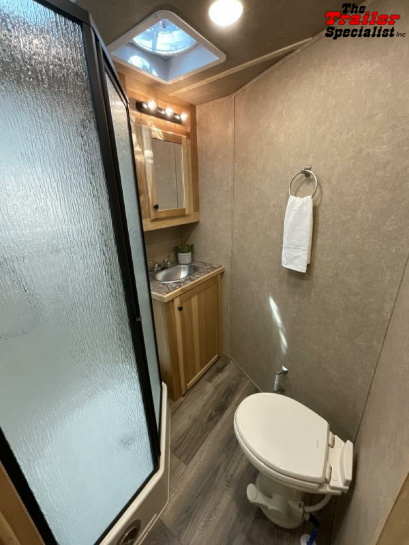 New 2024 Lakota CHARGER 4H GN LQ Horse Trailer