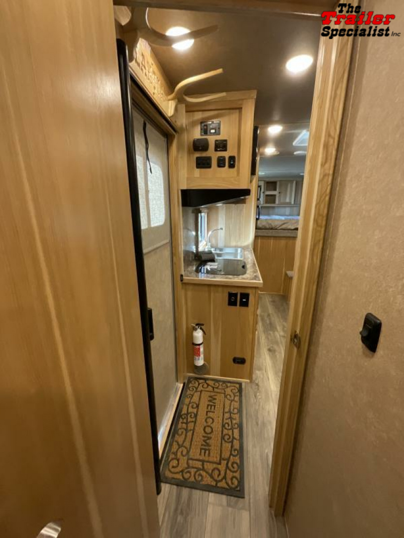 New 2024 Lakota CHARGER 4H GN LQ Horse Trailer