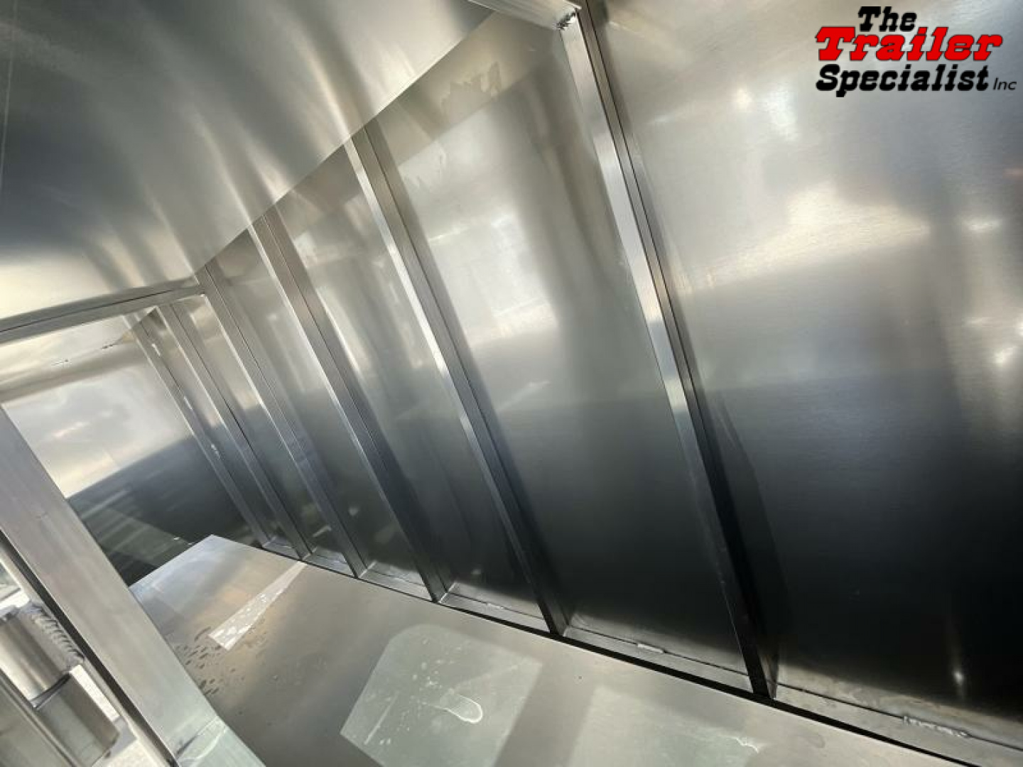 New 2024 Lakota CHARGER 4H GN LQ Horse Trailer