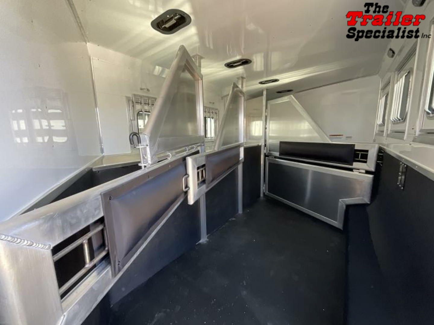 New 2024 Lakota CHARGER 4H GN LQ Horse Trailer