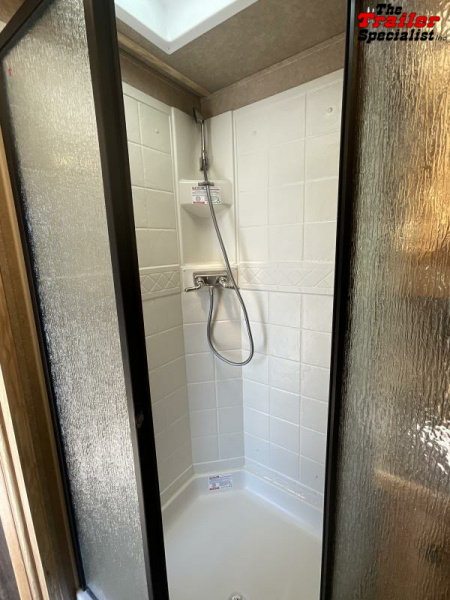 New 2024 Lakota CHARGER 4H GN LQ Horse Trailer