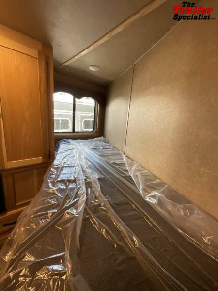 New 2024 Lakota CHARGER 4H GN LQ Horse Trailer