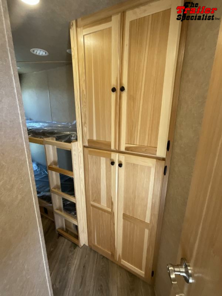 New 2024 Lakota CHARGER 4H GN LQ Horse Trailer