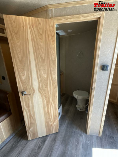 New 2024 Lakota CHARGER 4H GN LQ Horse Trailer